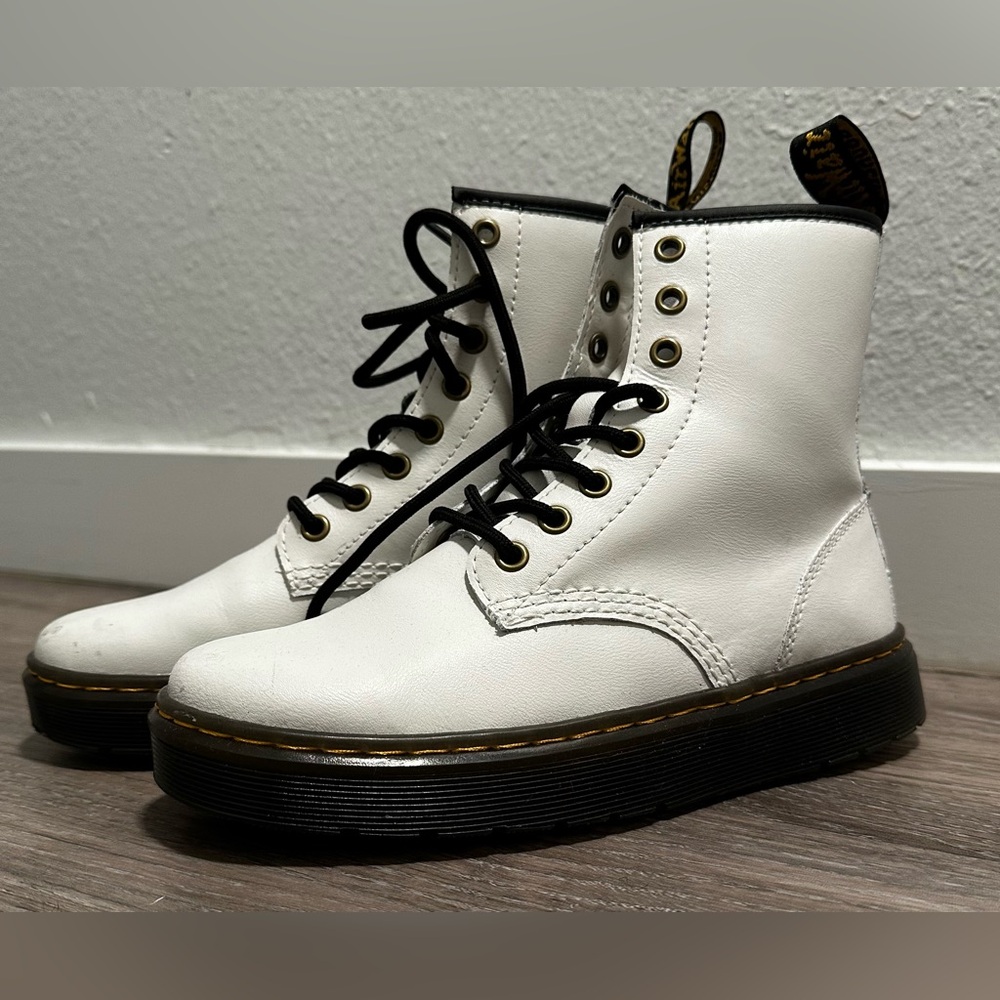 Dr. Martens 1460 Women’s Smooth Leather Lace Up Boots White